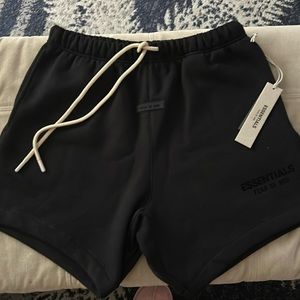 Essentials Fear of God men’s shorts- size small. Thick cotton sweat material.